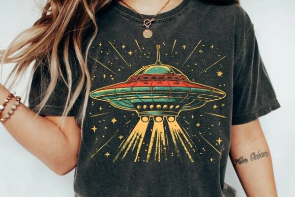 Download Vintage Retro UFO Flying Saucer Space Alien Sci-Fi T-Shirt Design Png - Shirt Collection